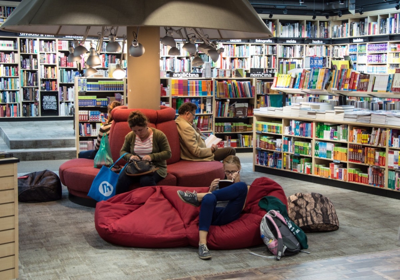vitrine-BARGEME-min_books_bookstore_book_reader_readers_reading_shop_sale_books-849006