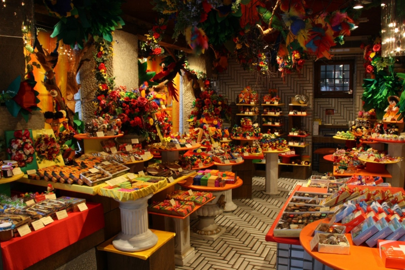 vitrine-BARGEME-min_candy_store_chocolate_shop_chocolate_switzerland-393515