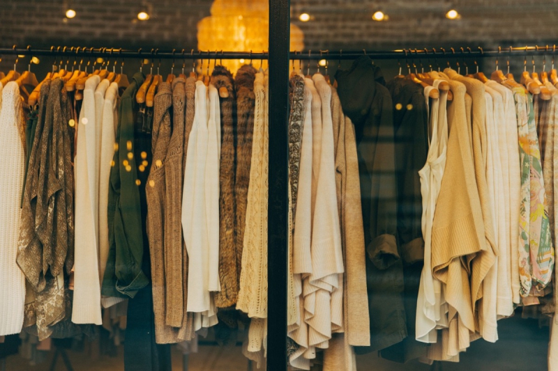 vitrine-BARGEME-min_clothe_fashion_store_shop_window_store_front-21277
